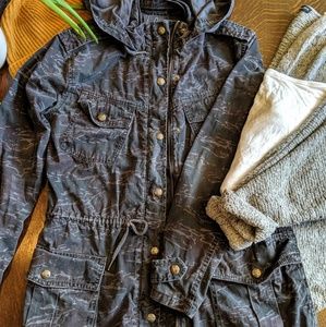 Aritzia Talula Utility Jacket- Dark Army Print